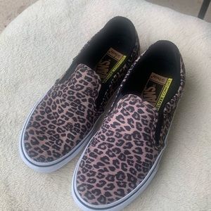 Vans off the wall slip on